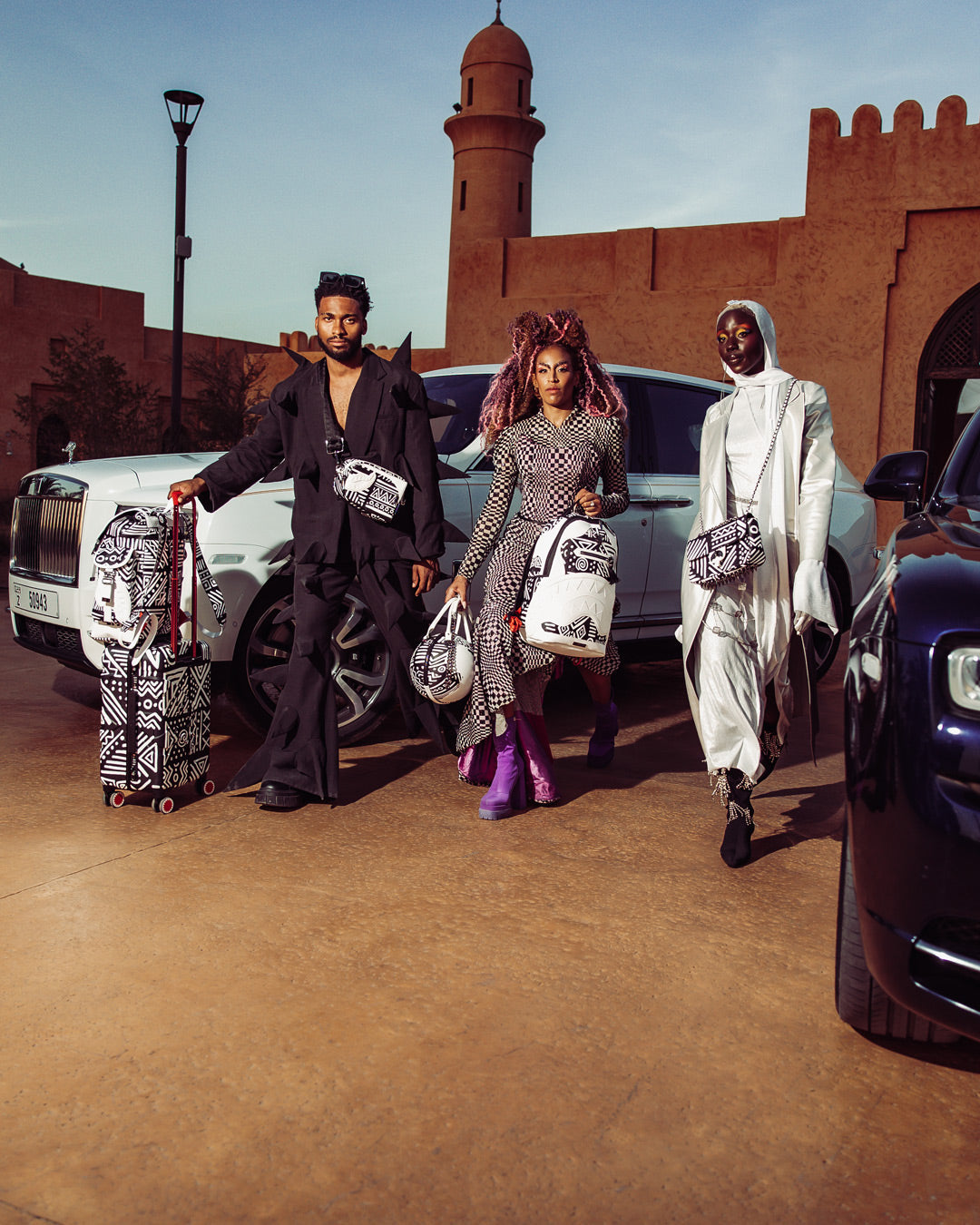 A.I.8 AFRICAN INTELLIGENCE - ORIGIN STORY SHARK HANDBAG