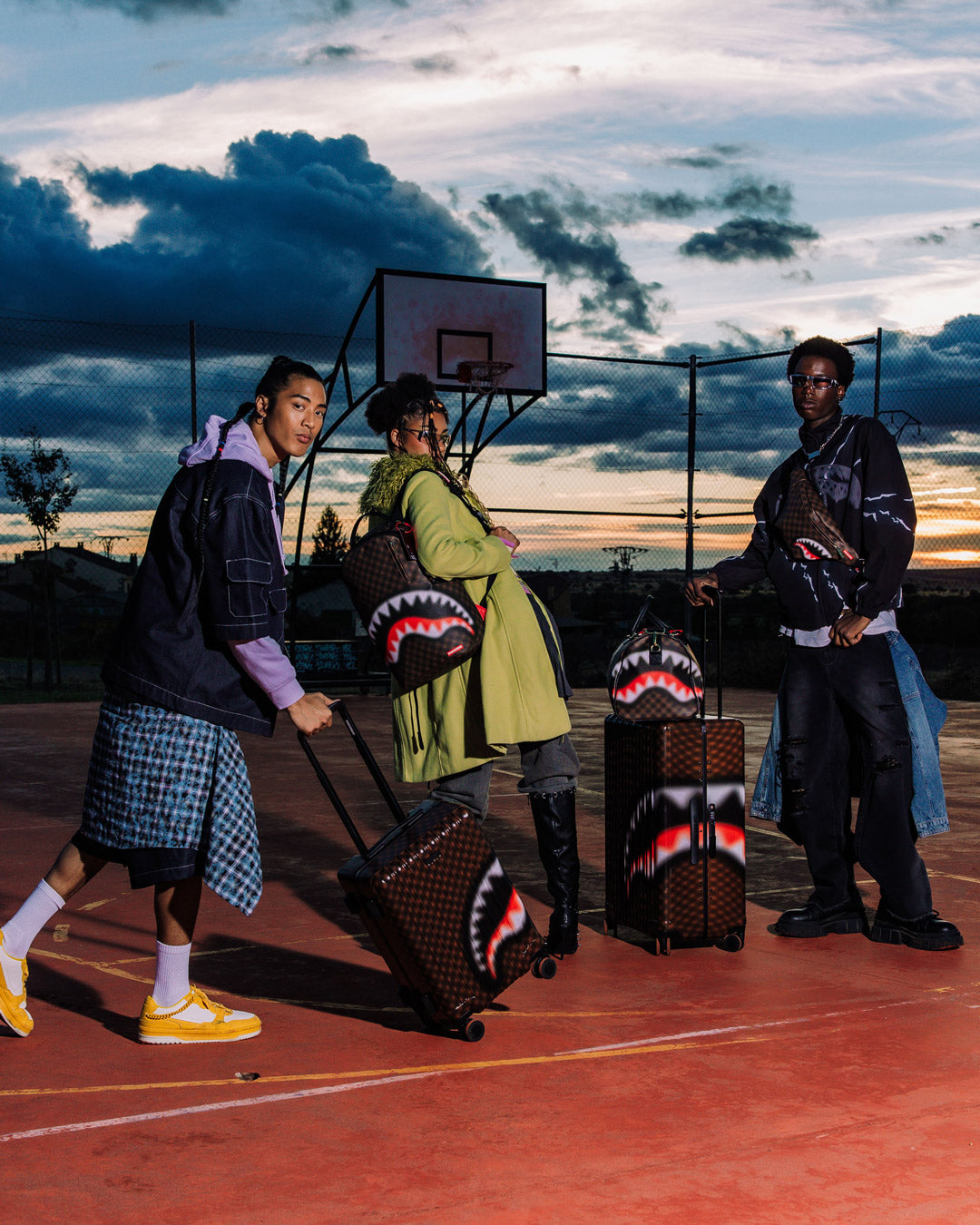 SHARKS IN PARIS BLUR EFFECT FULL SIZE LUGGAGE