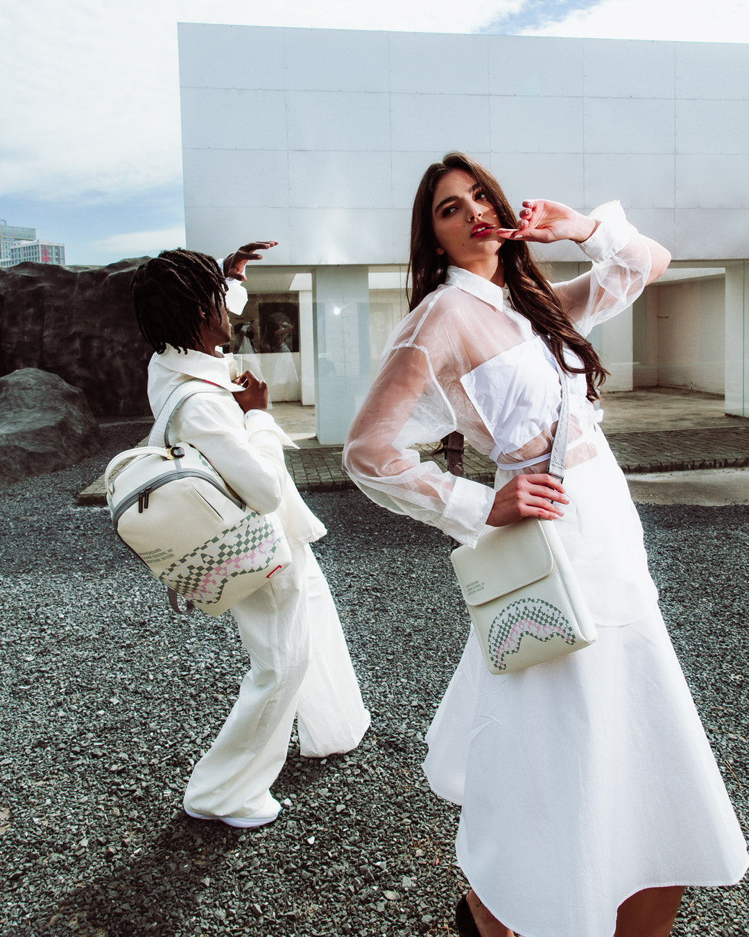 SHARK CENTRAL DYNAMIC MESSENGER SLING BAG